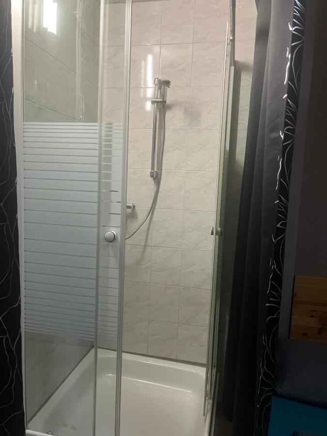 Hipokratios 3 Zimmer Mit Gemeinschaft Wc Fuerth Luaran gambar